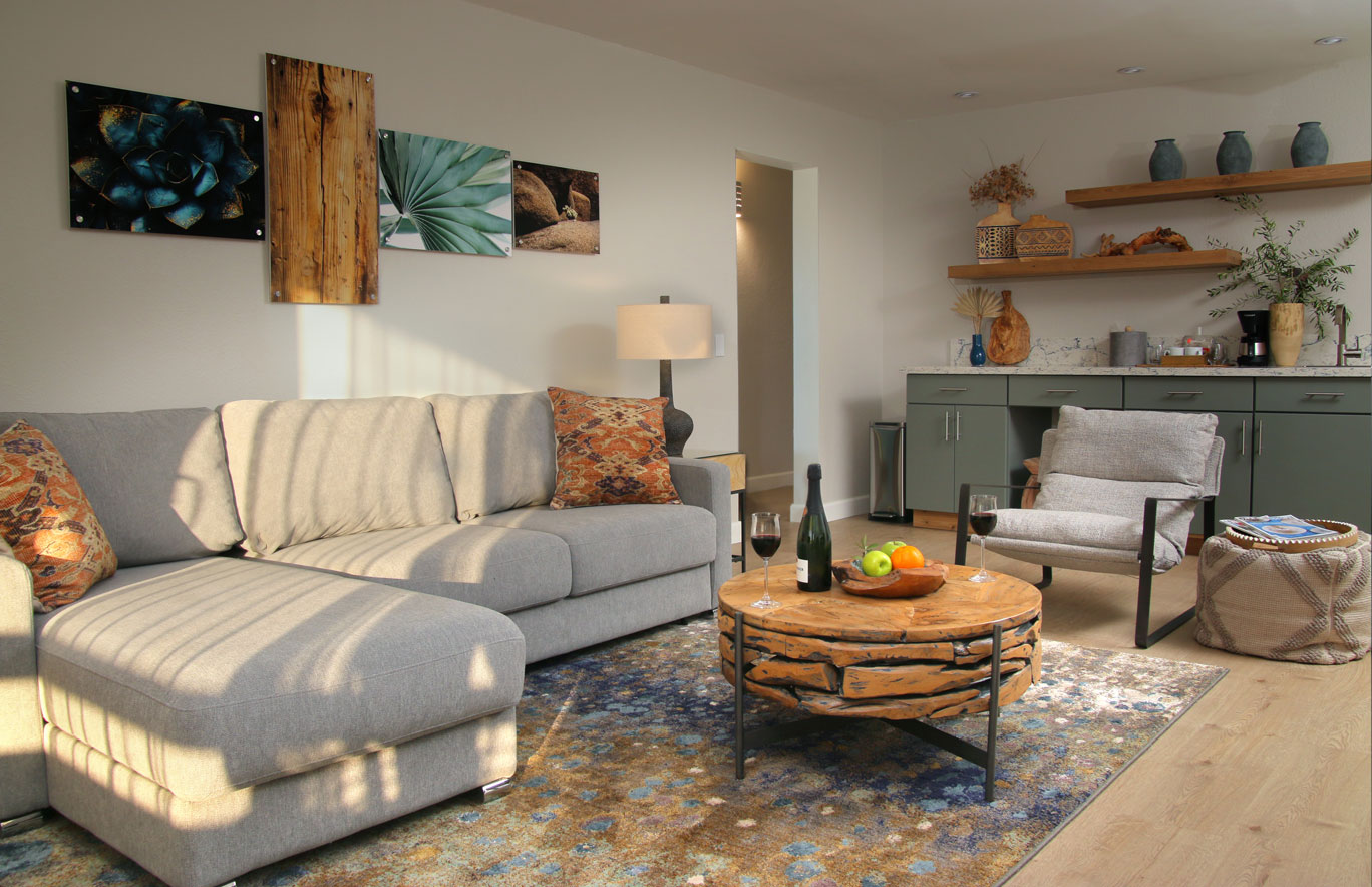 Sunset View Suite Entertainment Wet Bar